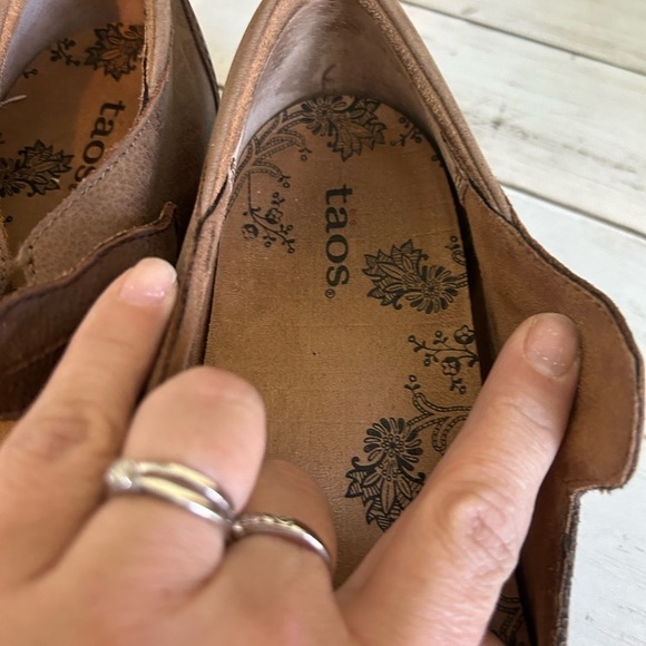 Taos Size 9 Brown Patch MaryJane Shoes - Picture 5 of 8